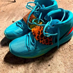 Kyrie 6 aqua size 12 and a half mens